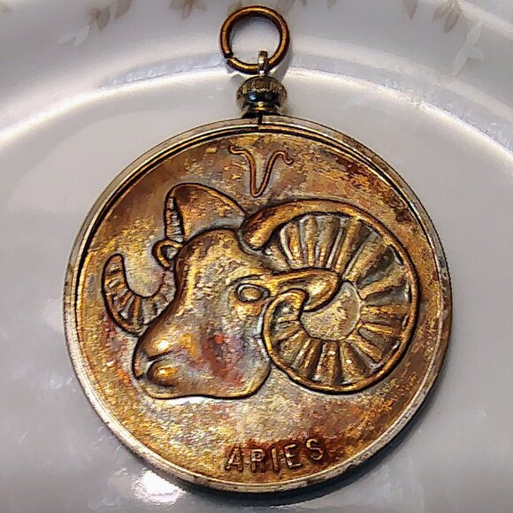 ANTIQUE ARIES ZODIAC COIN HOLDER TOKEN PENDANT HIGH GOAT RAM BRASS COPPER - Picture 1 of 4